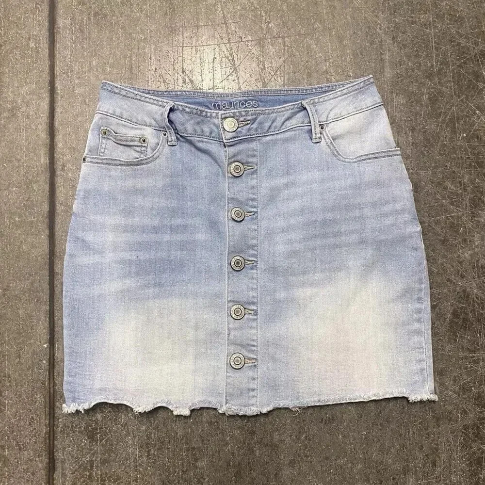y2k Maurices Women’s Light Wash Button Front Denim Jean Mini Skirt Size 8